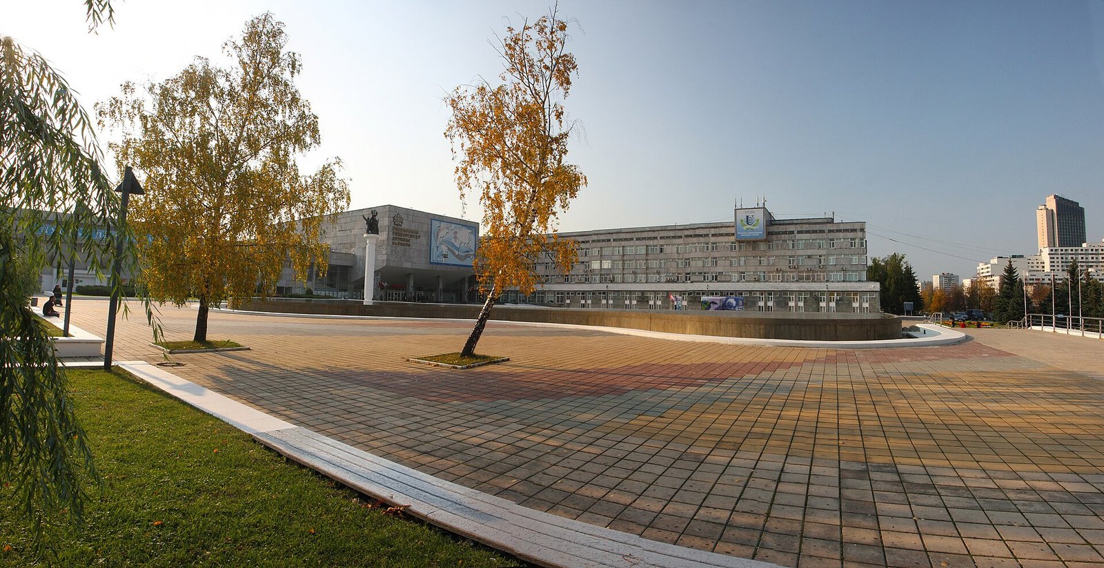 RUDN Üniversitesi kampüs meydanı